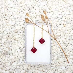 Řetízkové provlékací náušnice červené