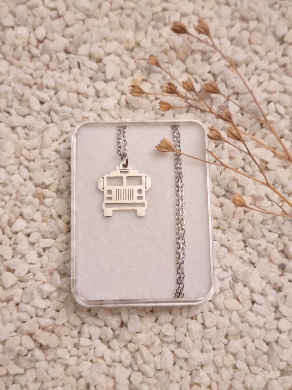 Řetízek s přívěskem – auto