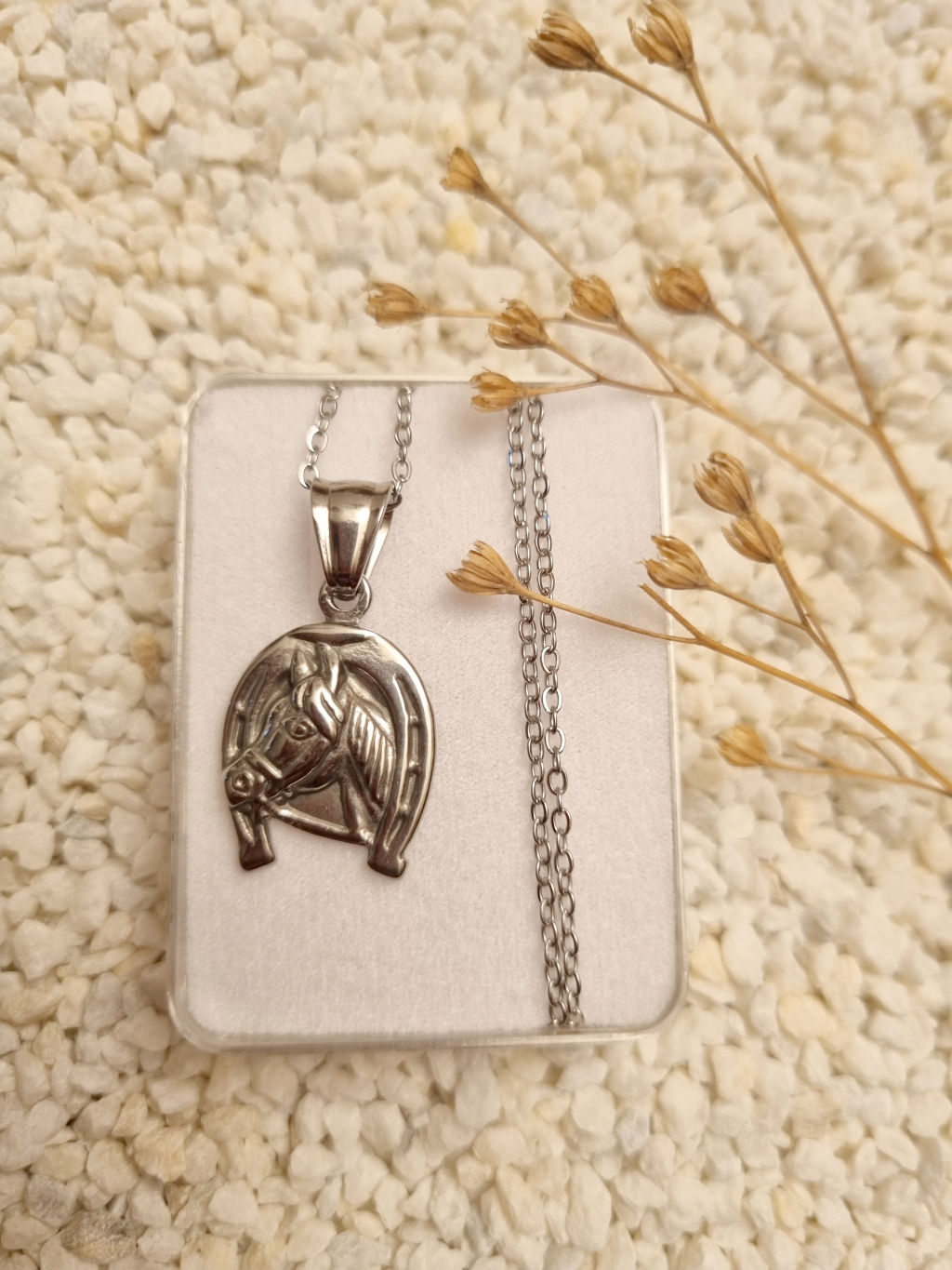 Řetízek s přívěskem – kůň